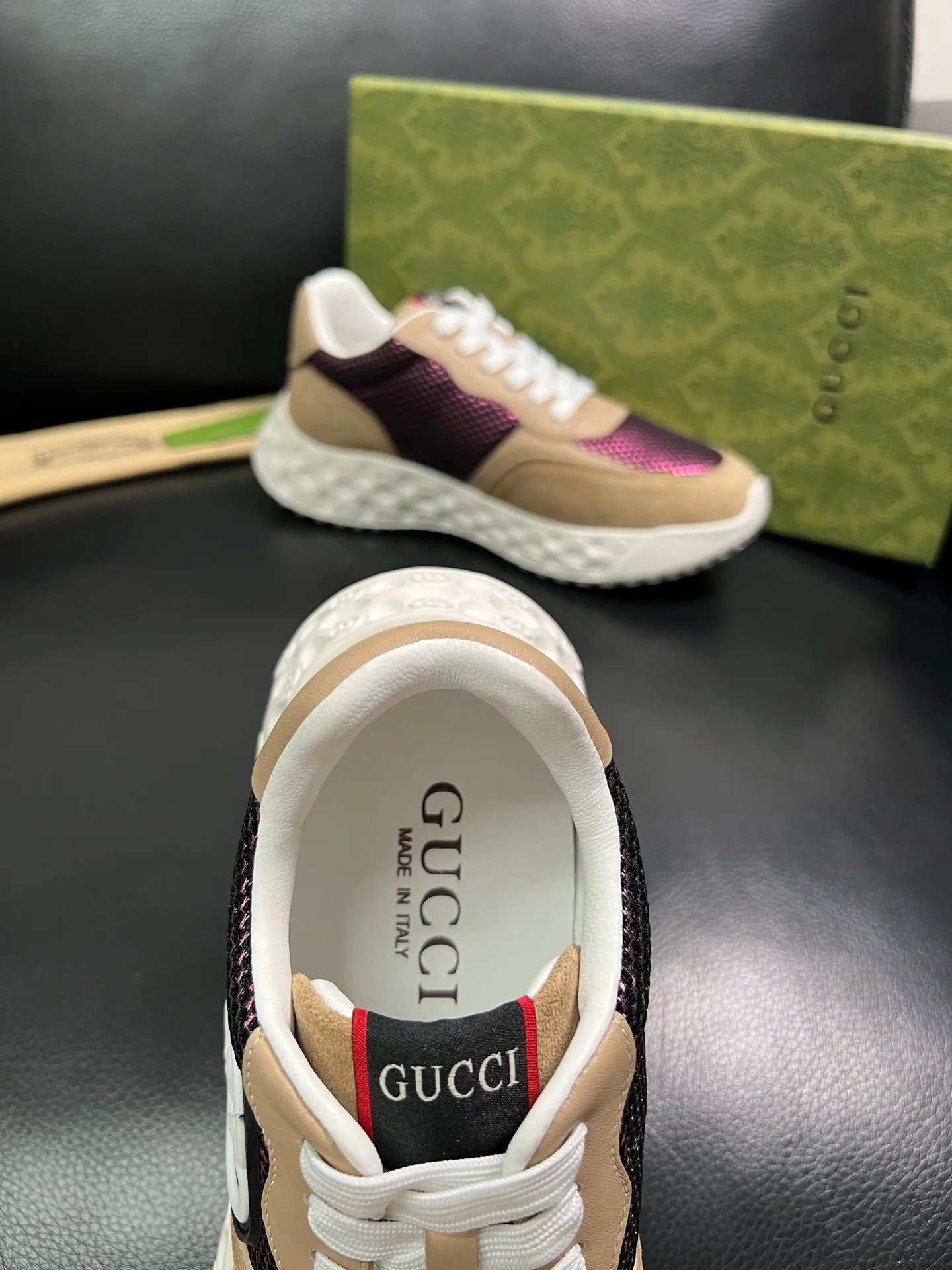 Men's shoes 💰780 Gucci top purchasing agency Gucci counter synchronization. Original factory configuration imported cowhide from Italy with mesh fabric, high-quality splicing and complex craftsmanship, imported cowhide lining, sole: original factory specially provided original sole super comfortable, original factory with single goods high quality, welcome to compare, code number 39-44 (customized 38 45) 85856